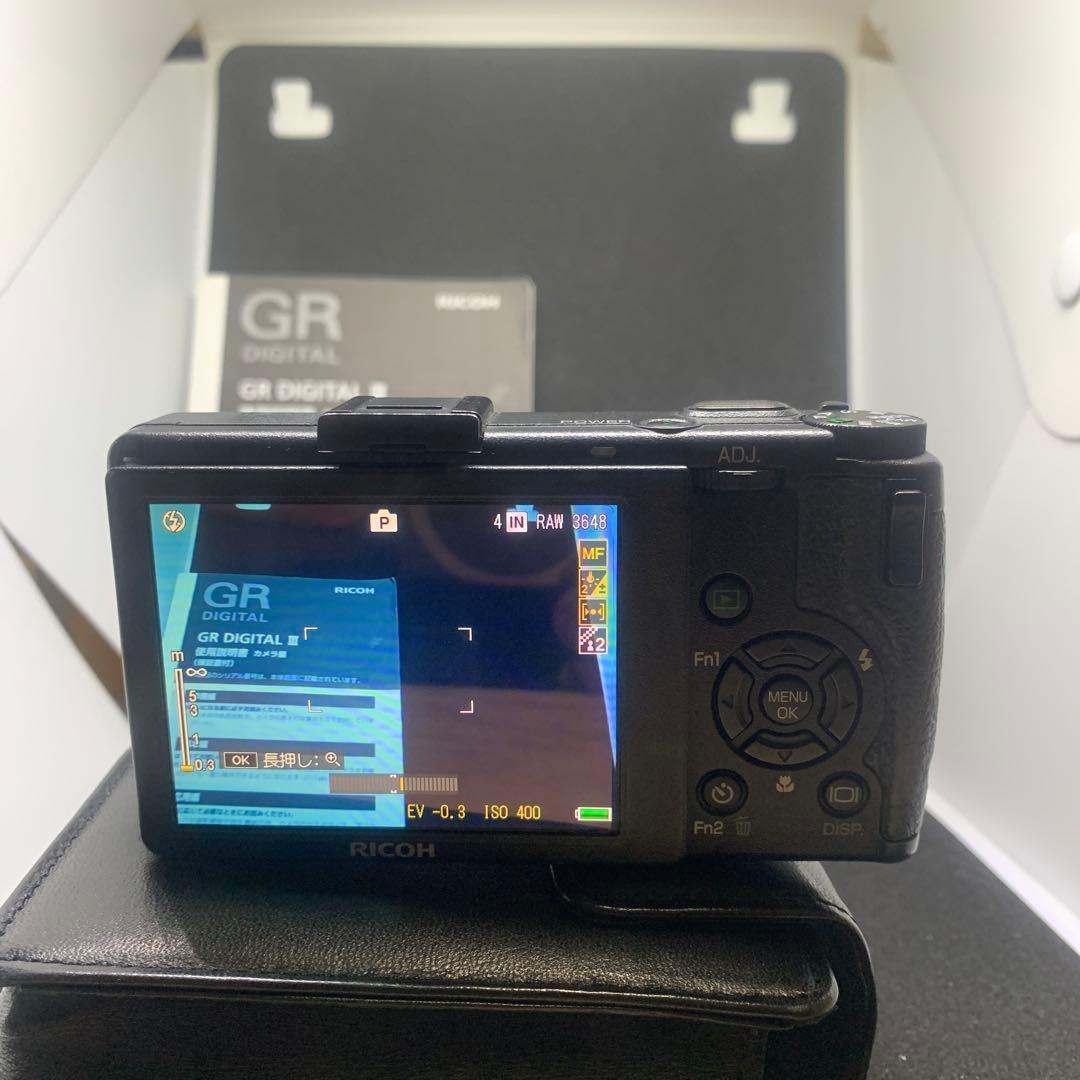 リコーGR DIGITAL III本体 + 専用レザーケースバッテリー2個付き