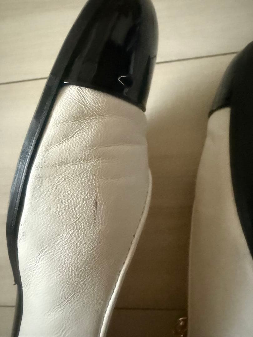 シャネル ホワイト/ブラック チェーン フラットシューズ　37