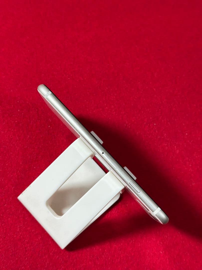 【2262】iPhone SE3第3世代スターライト 64GB simフリー