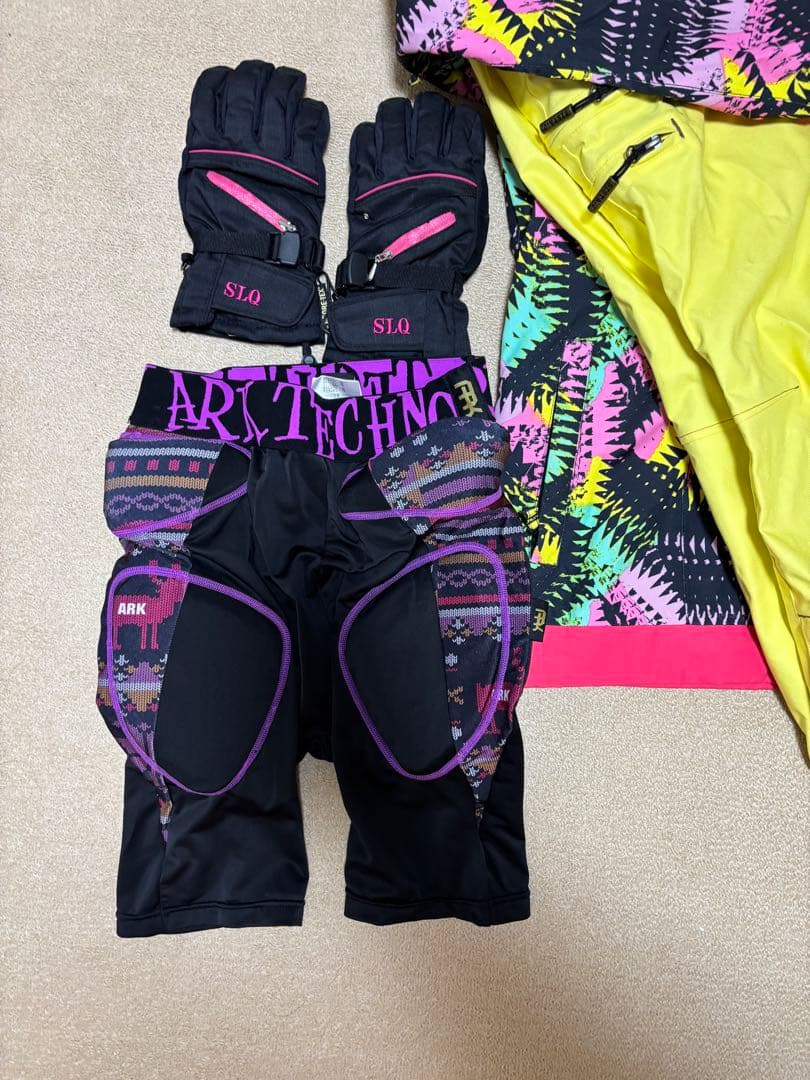 レディース4点セット スキー スノボ ウェア グローブ ヒップガード ゴーグル