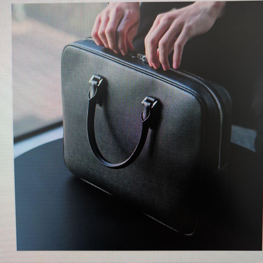 （新品・定価半額）イタリアンレザー ビジネスバッグ　authentic