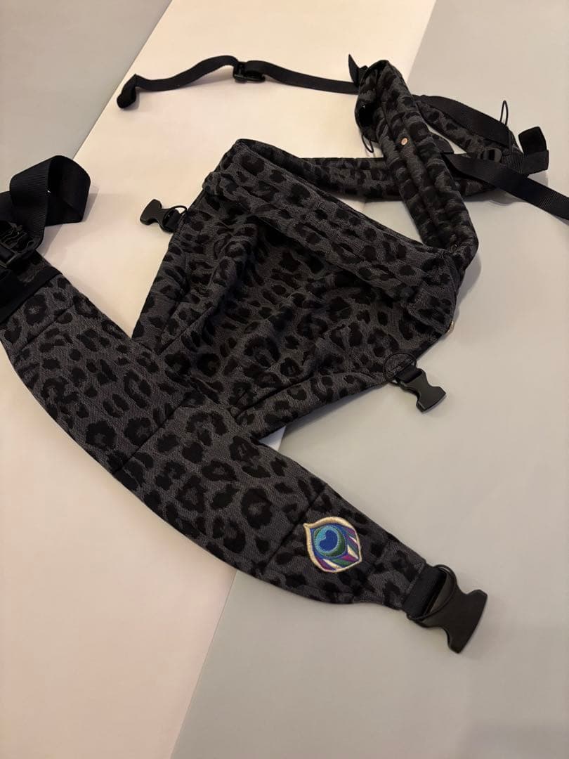 【美品】artipoppe アーティポッペ　抱っこ紐