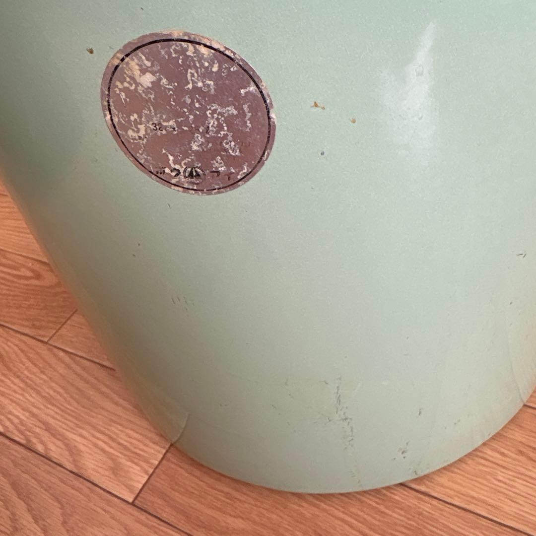 大容量　薄緑ホーロー蓋付き容器