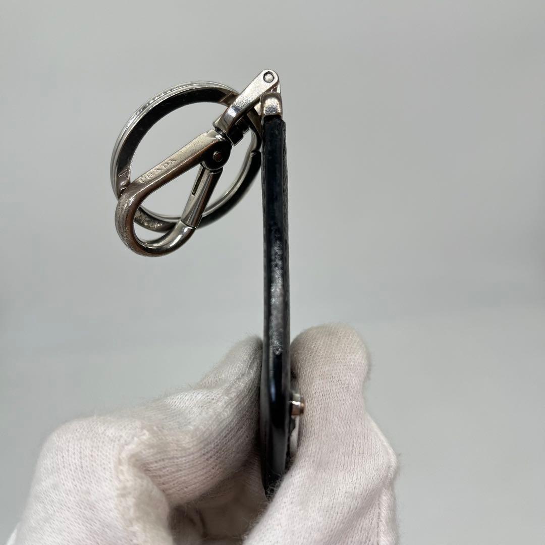 PRADA キーリング キーホルダー トライアングルロゴ サフィアーノレザー 黒