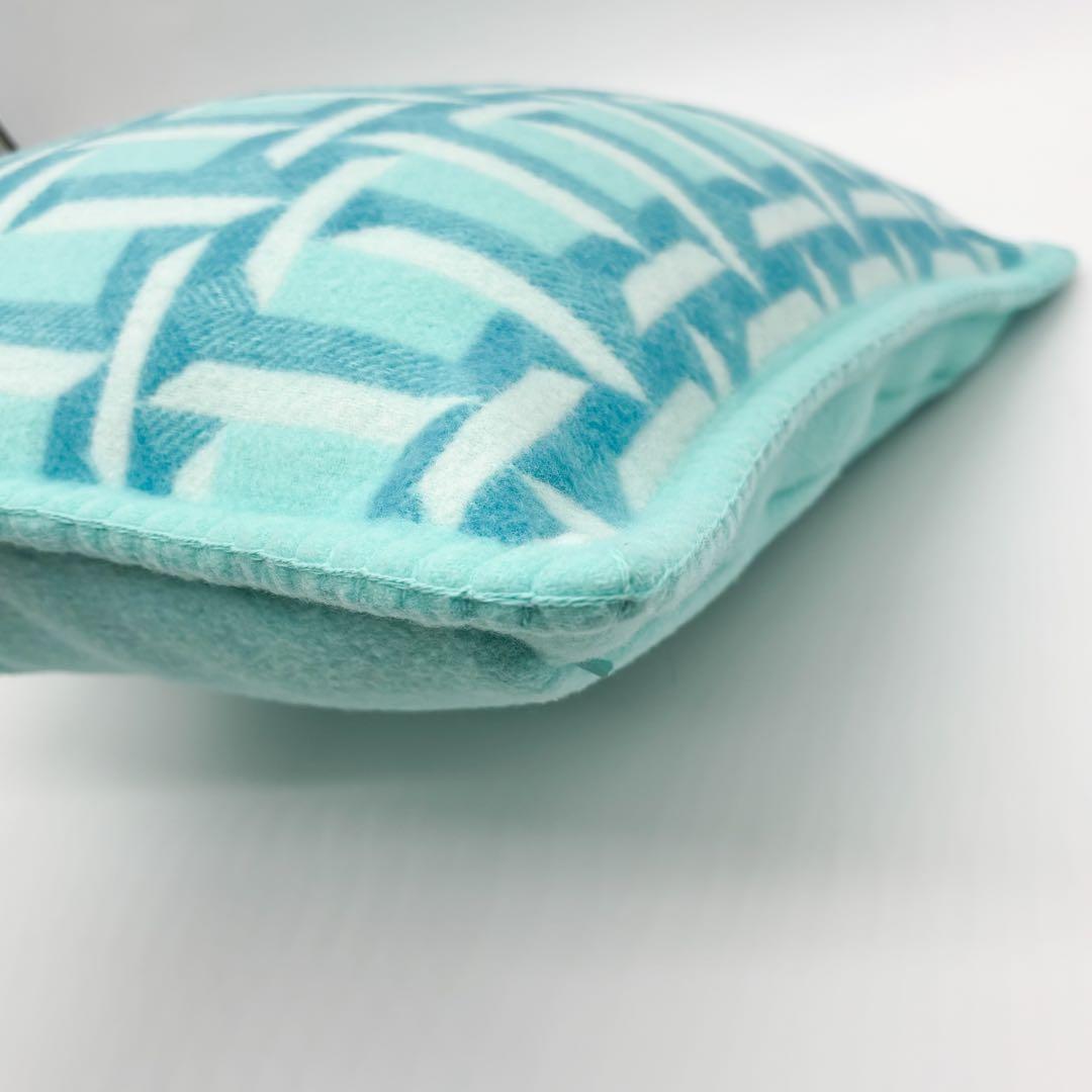 新品同様 ティファニー クッション Tトゥルー ウールカシミヤ