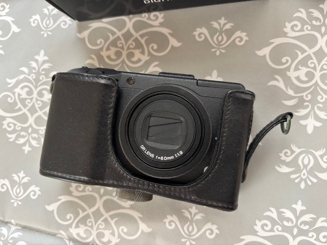RICOH GR DIGITAL III 純正本革ケースと予備バッテリー付き
