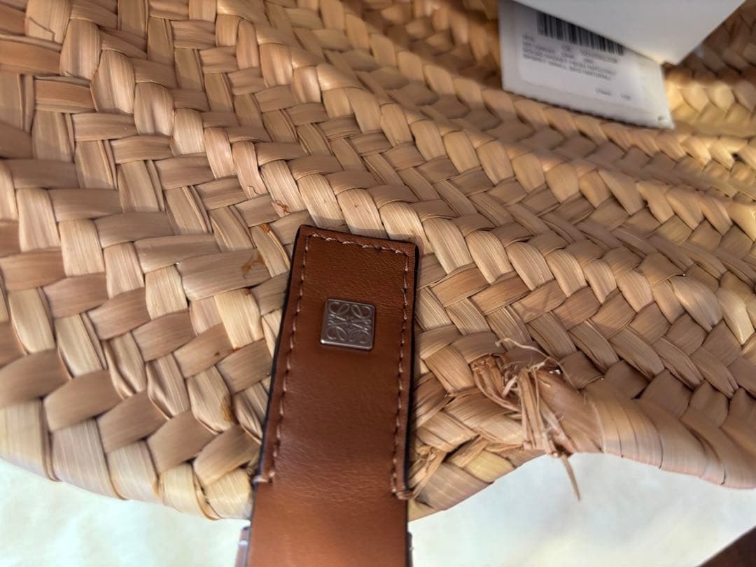 LOEWE バスケットバックスモール　品番327 02NS93