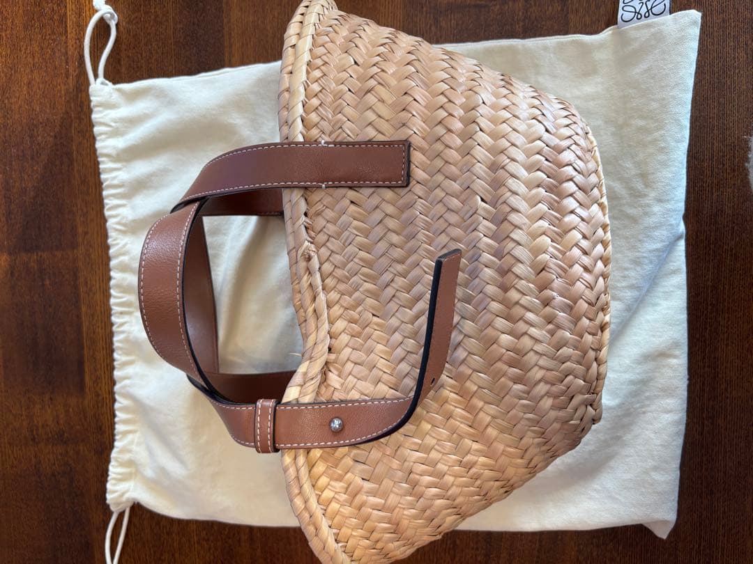 LOEWE バスケットバックスモール　品番327 02NS93