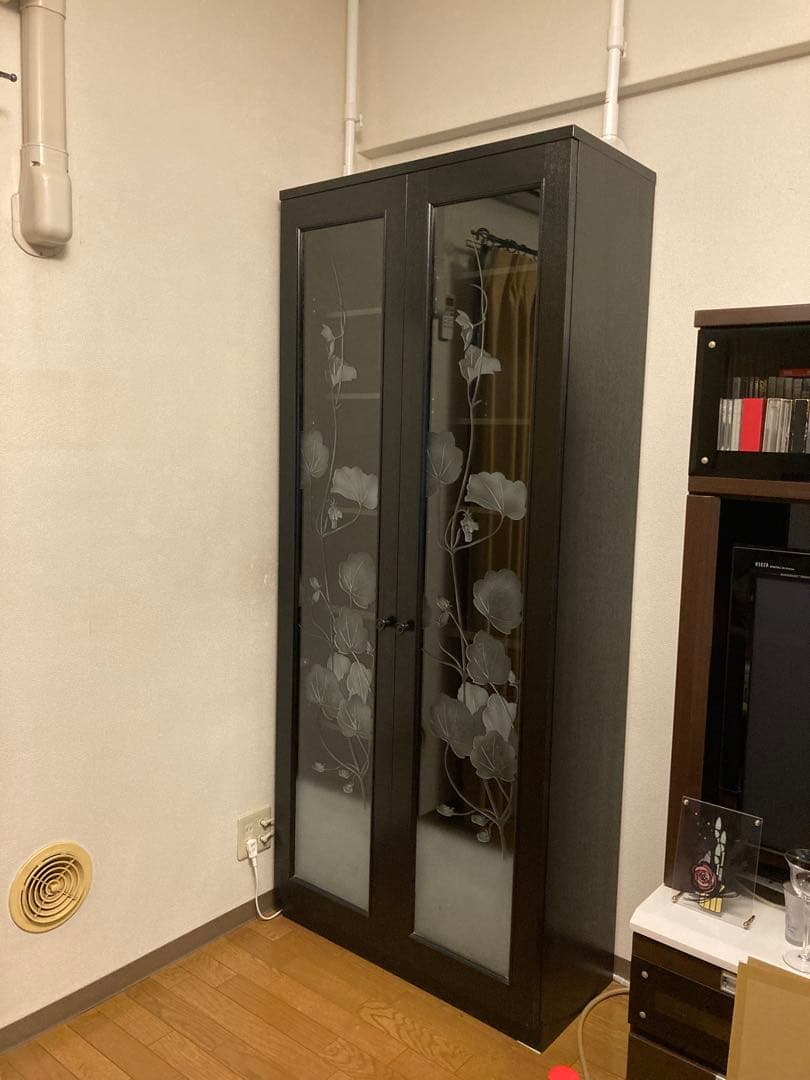 飾り棚　オーダー家具　マットなブラック　美品　ガラス彫刻
