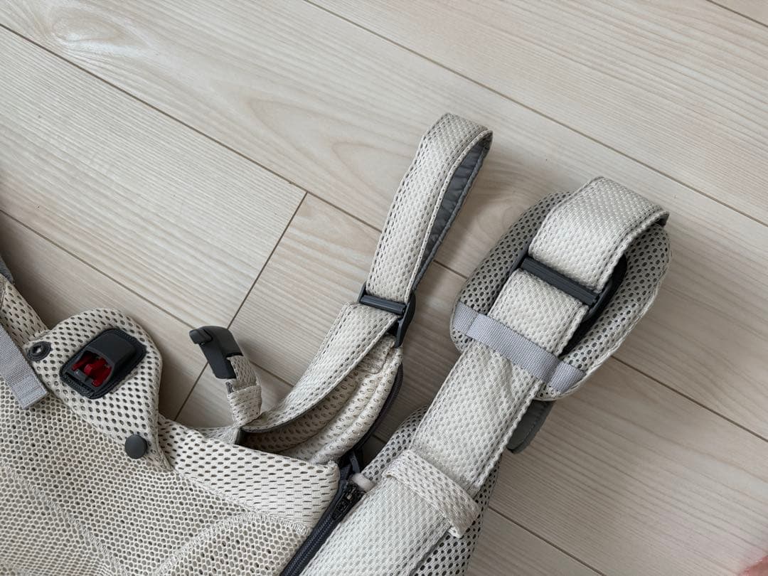 ベビービョルン　ベビーキャリア ハーモニー　クリーム 箱、保証書付き