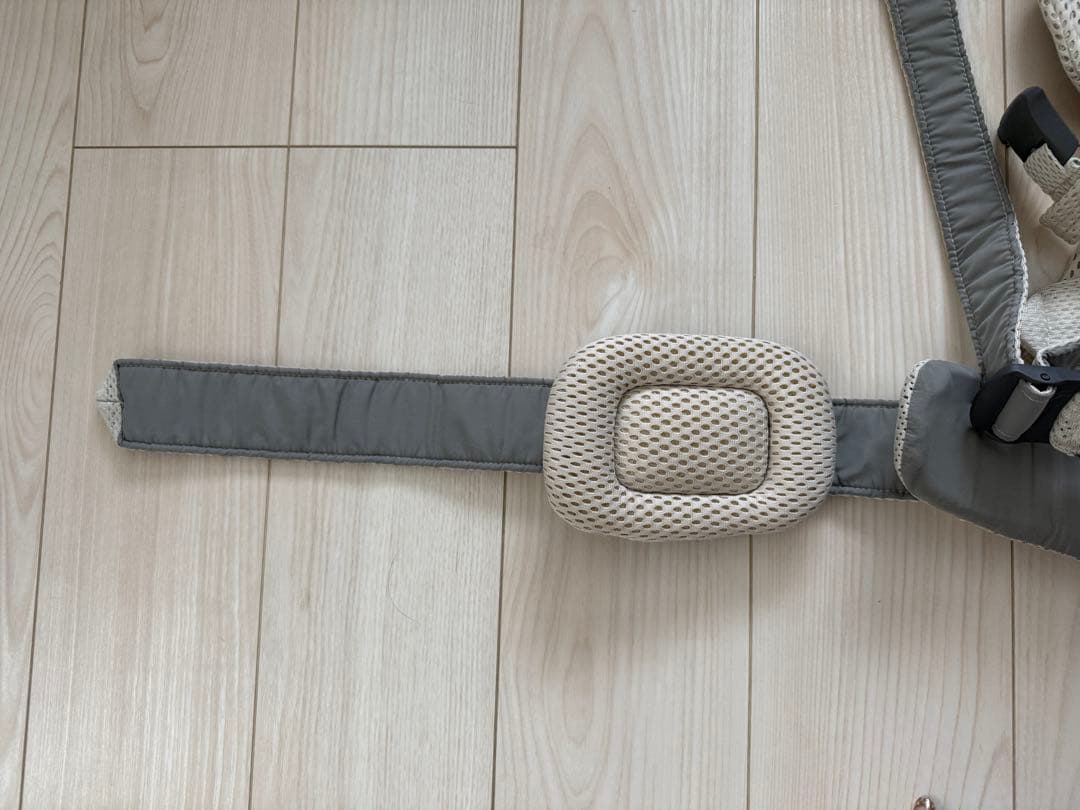 ベビービョルン　ベビーキャリア ハーモニー　クリーム 箱、保証書付き