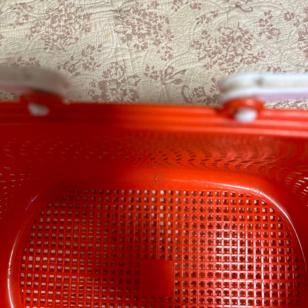 レトロカゴ　昭和の買い物カゴ　取って動きます軽い　かわいいプラスチックカゴ