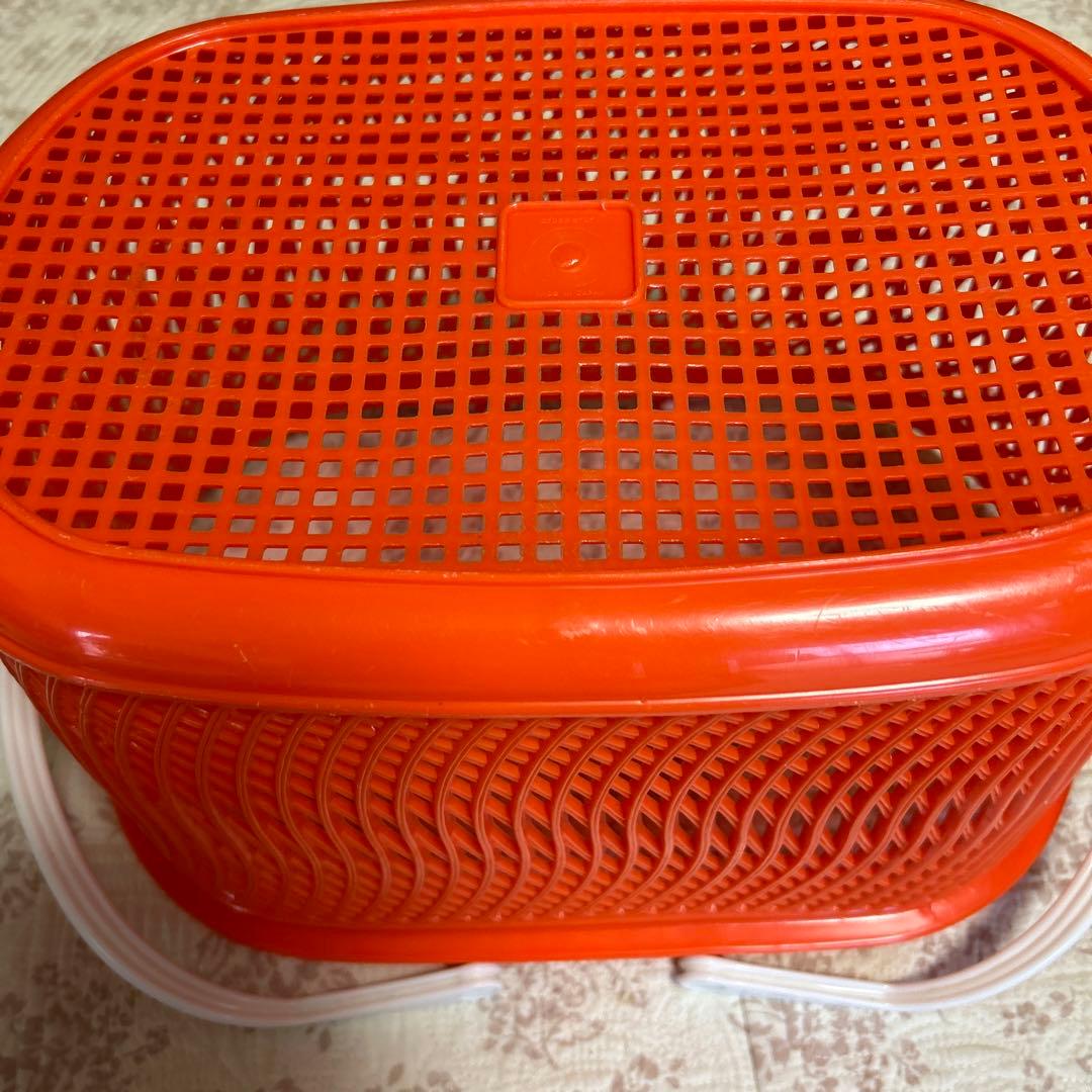 レトロカゴ　昭和の買い物カゴ　取って動きます軽い　かわいいプラスチックカゴ