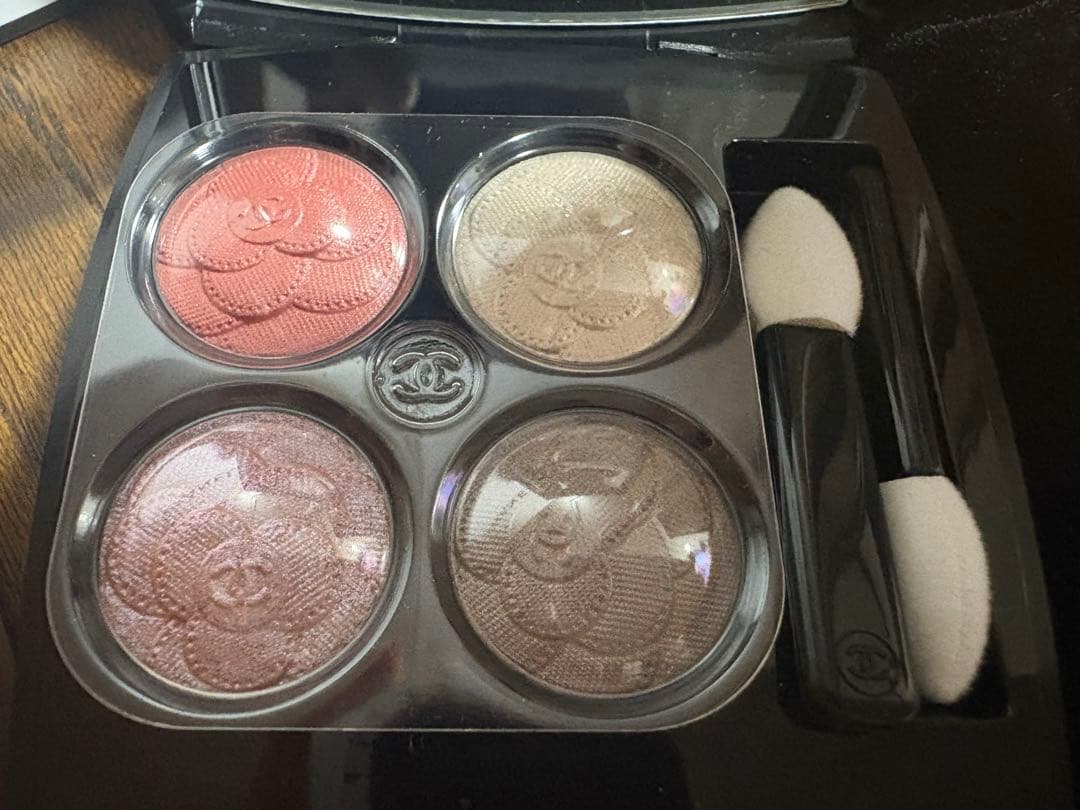 CHANEL レ キャトル オンブル ユートピア