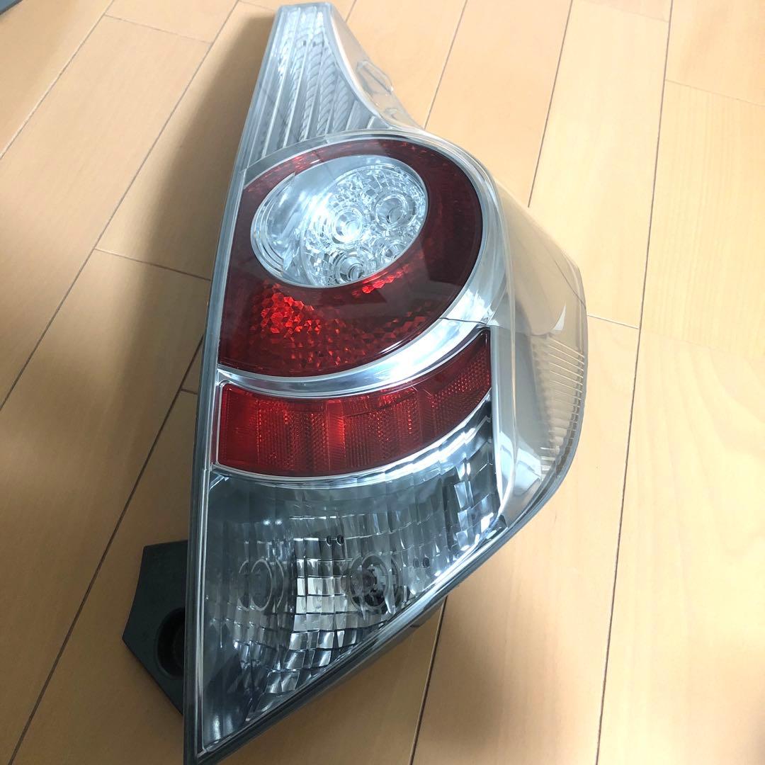 アクア　テールランプ　NHP10 純正