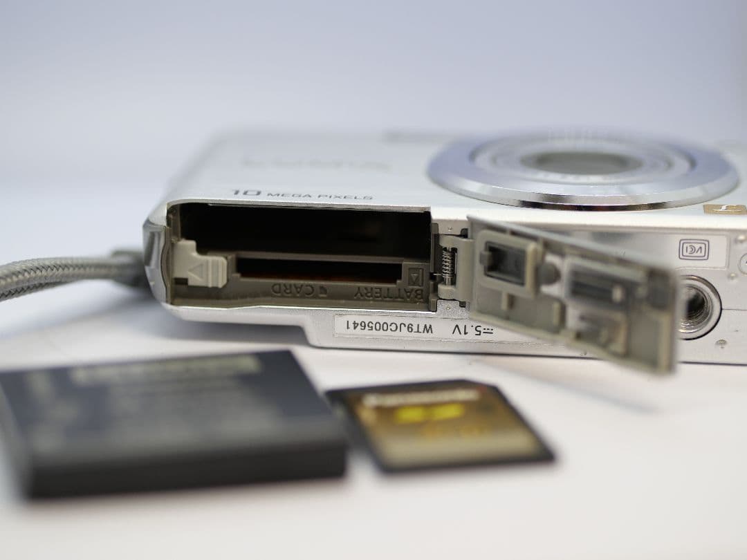 デジタルカメラ DMC-FS7