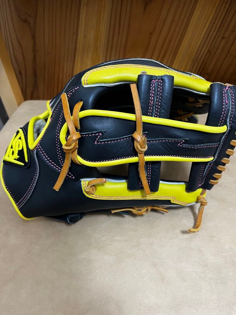 ルイスビルスラッガー 軟式グローブ 黒/黄