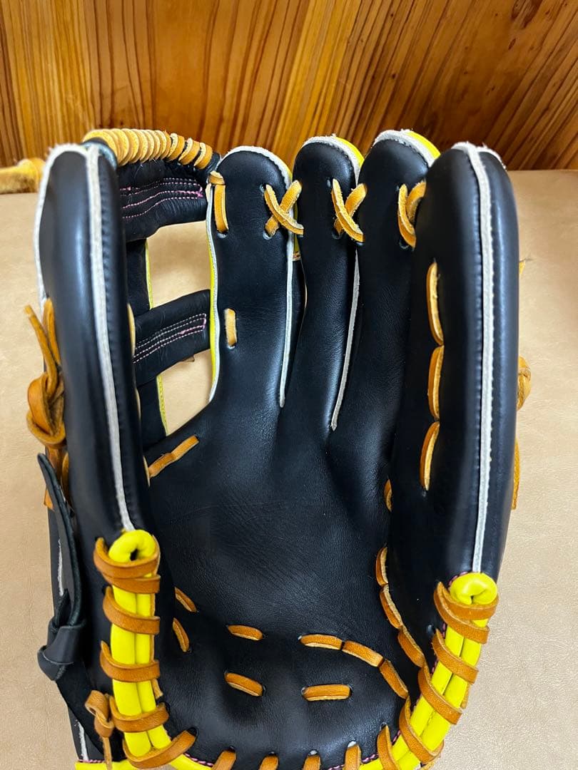 ルイスビルスラッガー 軟式グローブ 黒/黄