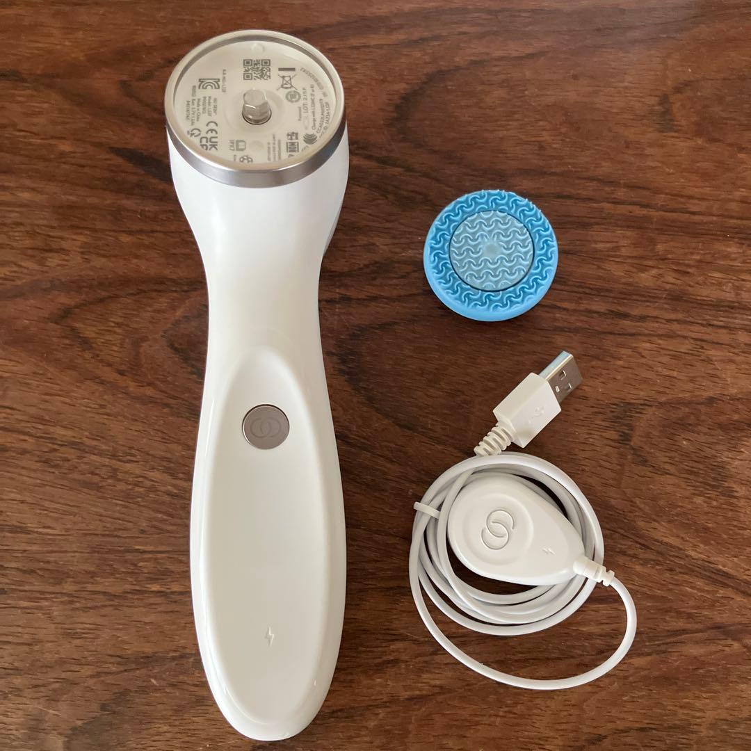 ニュースキン ルミスパiO 本体と充電コード