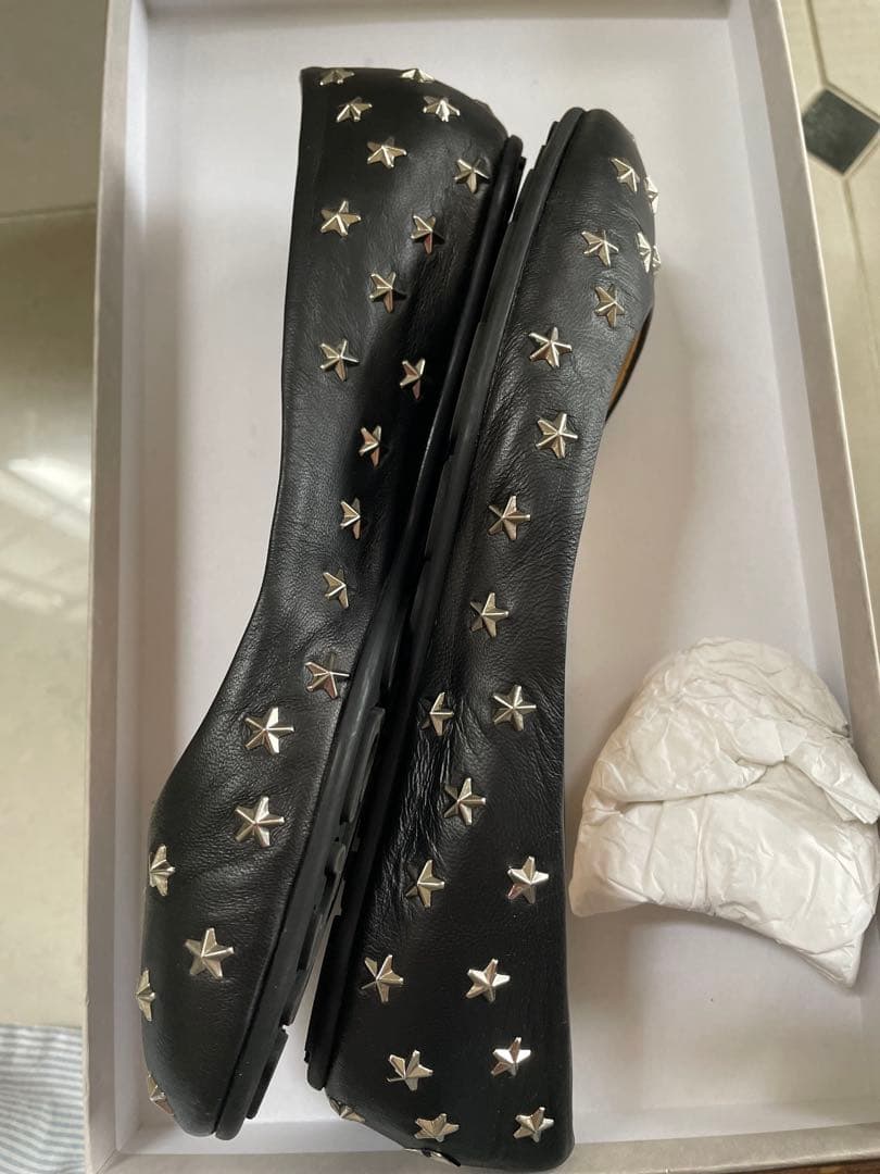 JIMMY CHOO ブラック フラットシューズ 星型スタッズ
