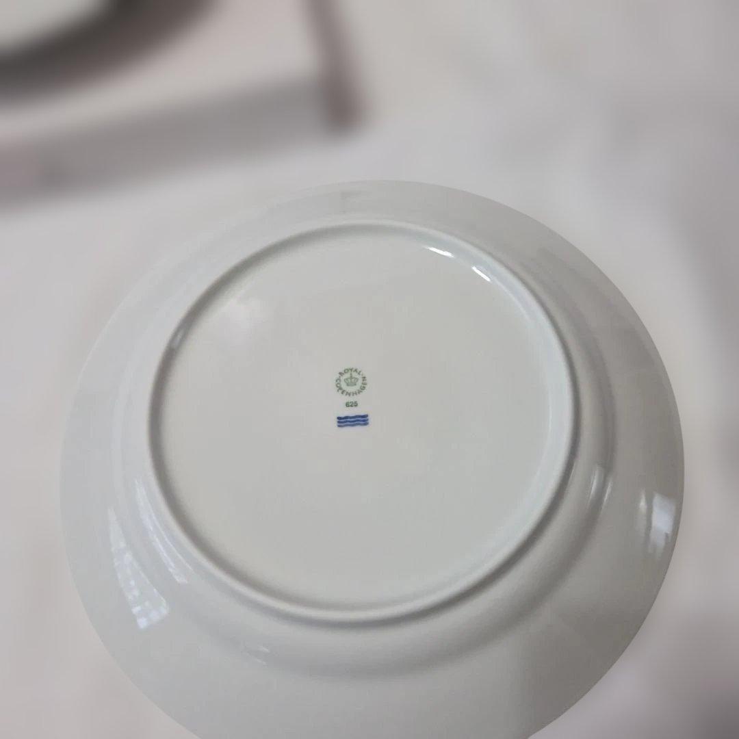 新品未使用　ロイヤルコペンハーゲン　ホワイトフルーテッド　25cmプレート　2枚