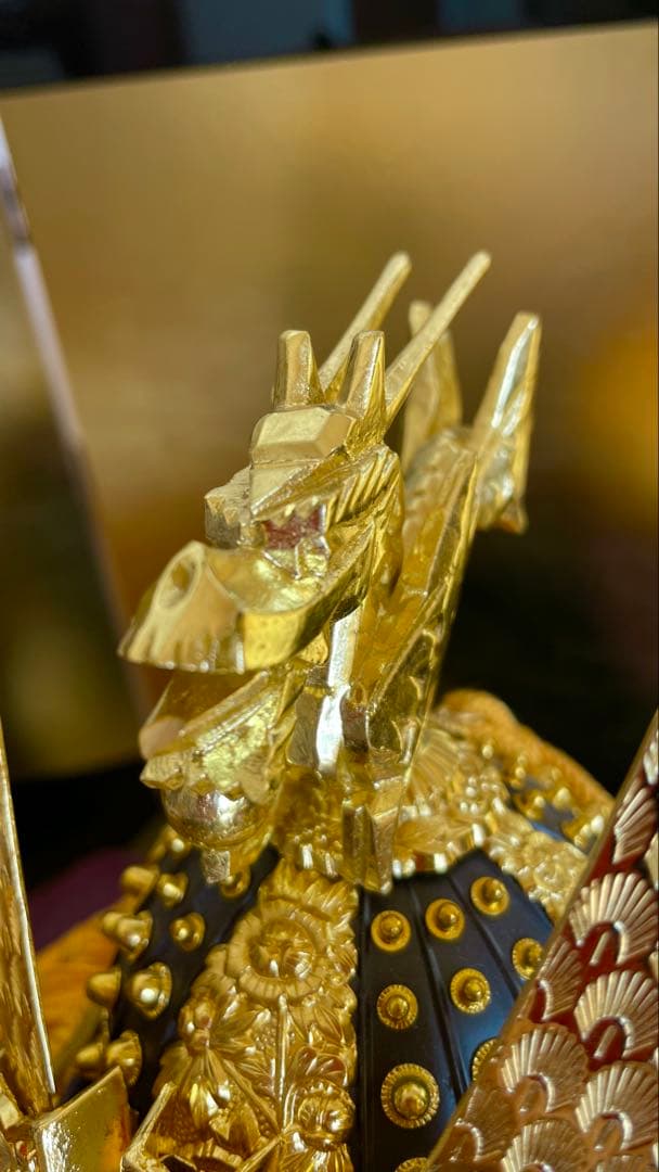 五月人形　秀月本金箔押兜飾り　屏風・台座付き　全て購入時の箱入り　美品
