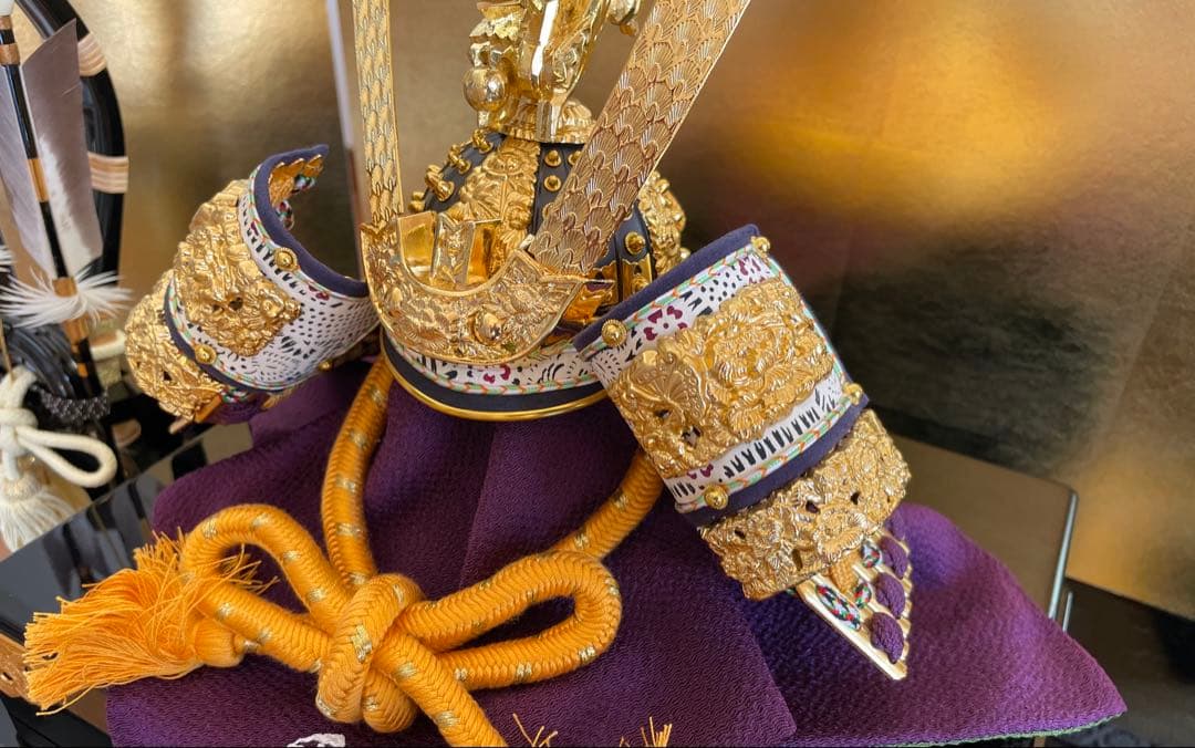 五月人形　秀月本金箔押兜飾り　屏風・台座付き　全て購入時の箱入り　美品