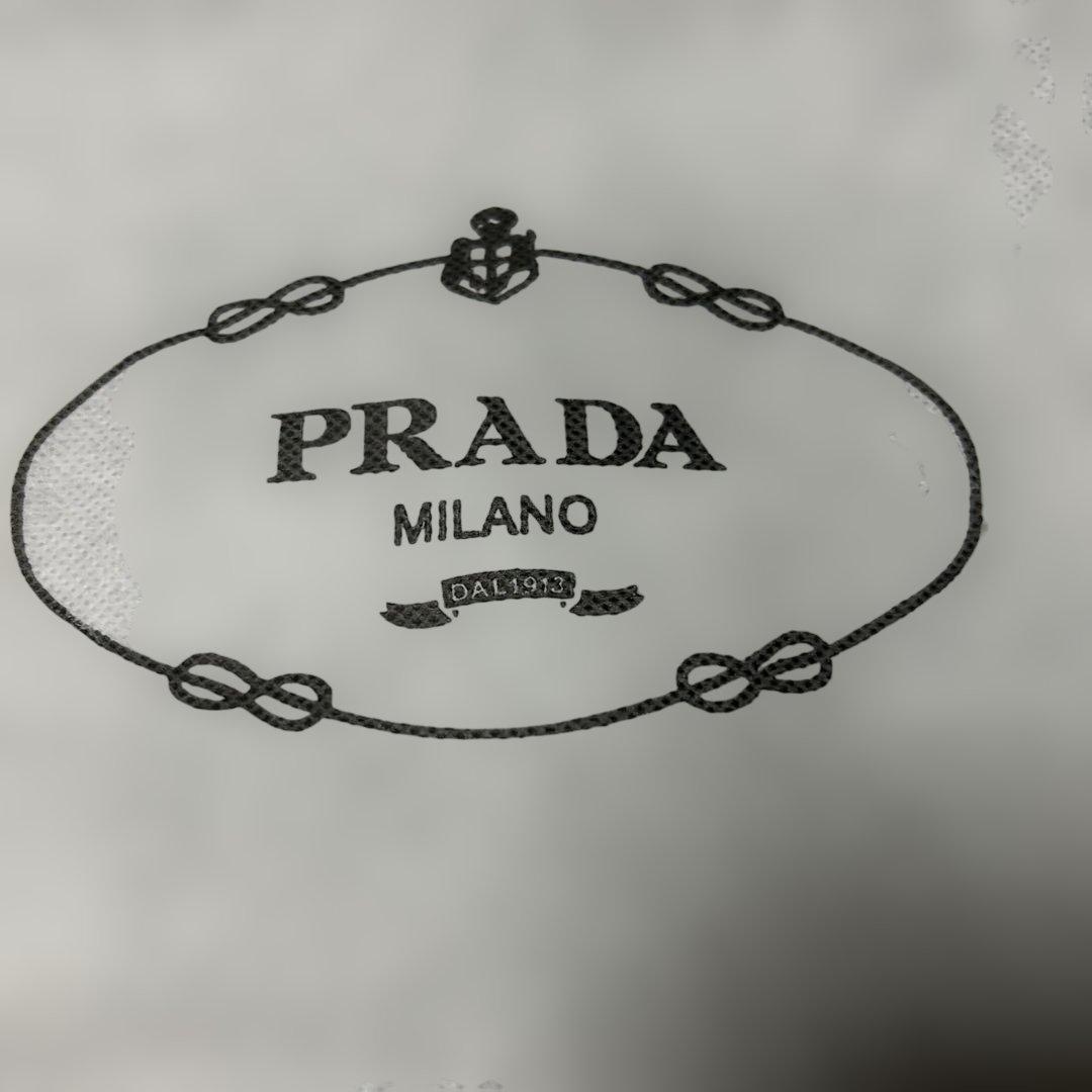 PRADA ノベルティ　ブラック ショルダーバッグ 取り外しポーチ付き