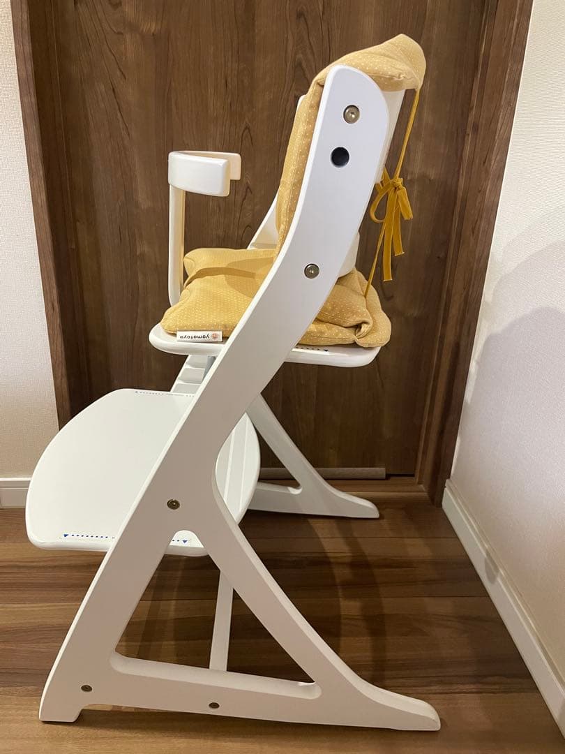 美品✨大和屋 すくすくチェア　ベビーチェア　白　 純正クッション・ガード付き