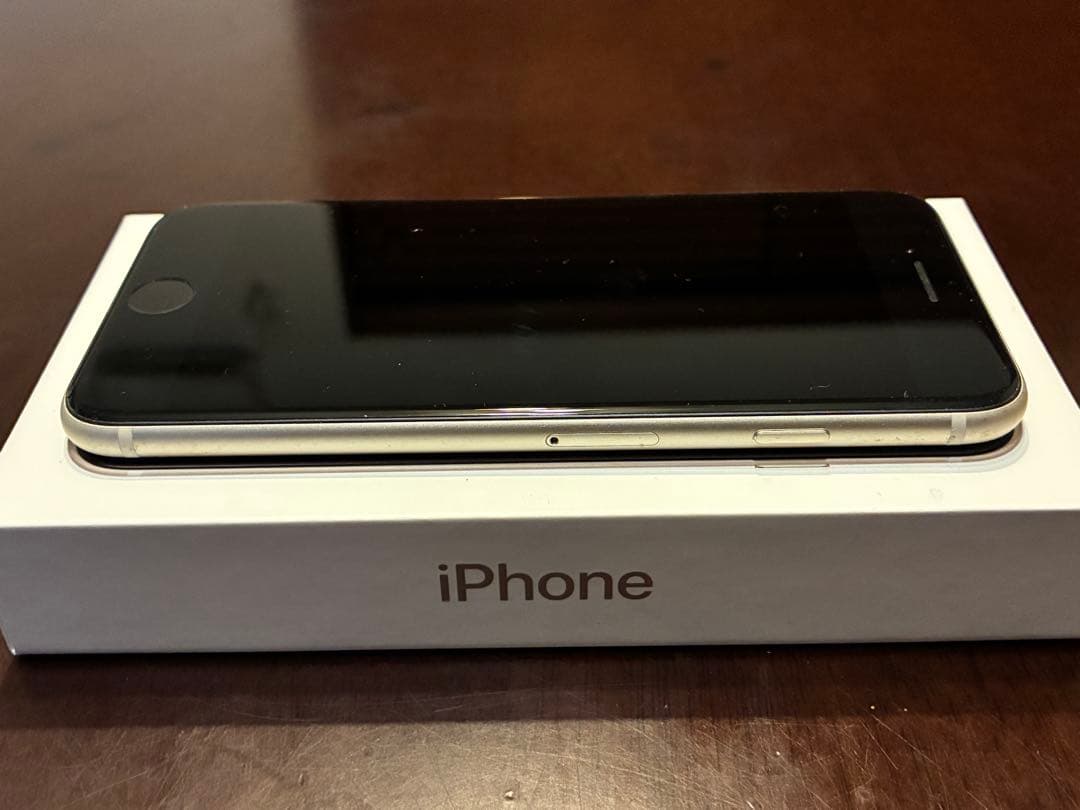 Apple iPhone SE 3 (第3世代) ホワイト　89% 美品