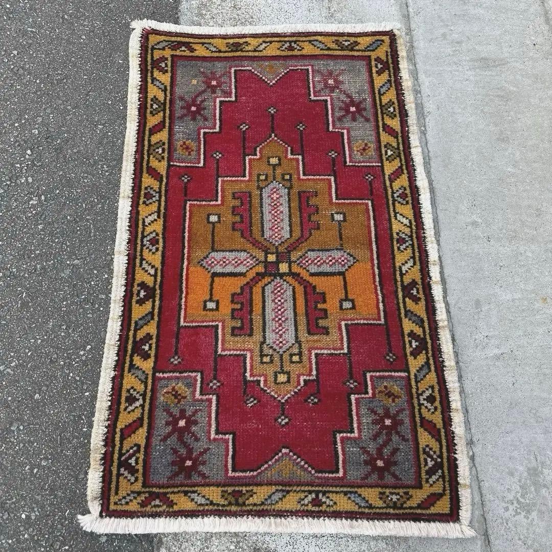 56x90cmスーパー ヴィンテージ ラグ 年代織り物　トルコ　絨毯