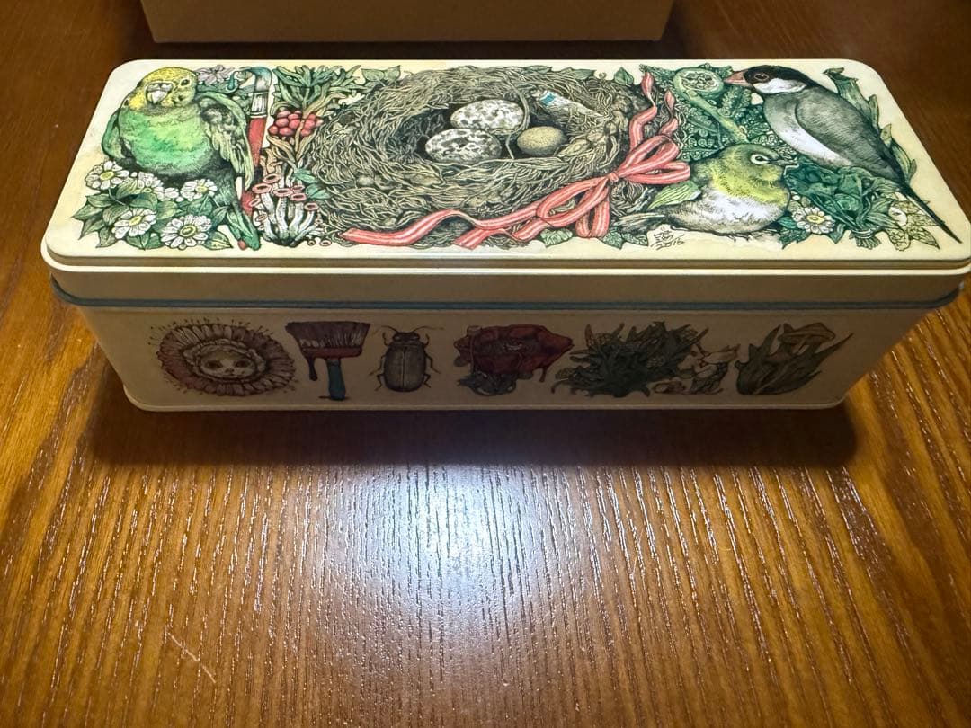 2016年ヒグチユウコ×ホルベインコラボ　角缶