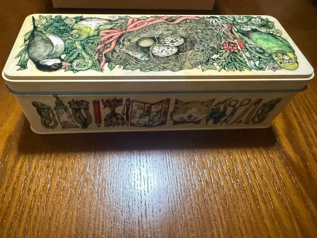 2016年ヒグチユウコ×ホルベインコラボ　角缶