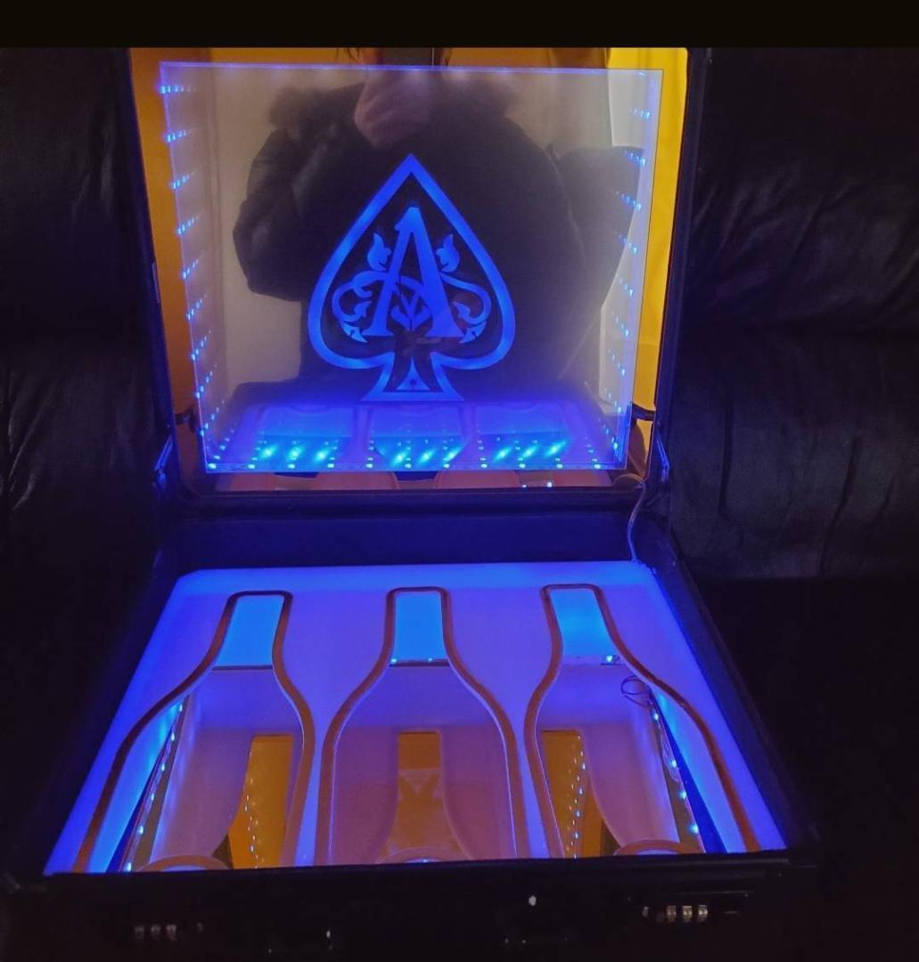 激レア アルマンド ディスプレイ LED アタッシュ ケース シャンパン