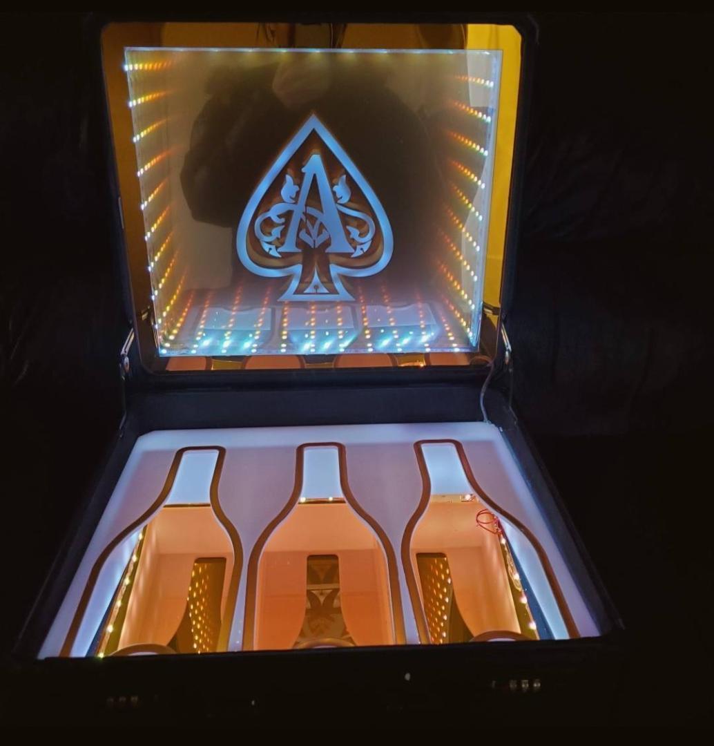 激レア アルマンド ディスプレイ LED アタッシュ ケース シャンパン