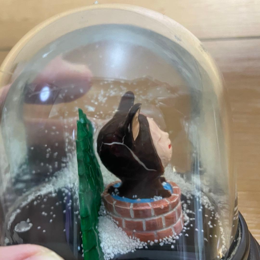 奈良美智　スノードーム　Dreaming in the Fountain2001