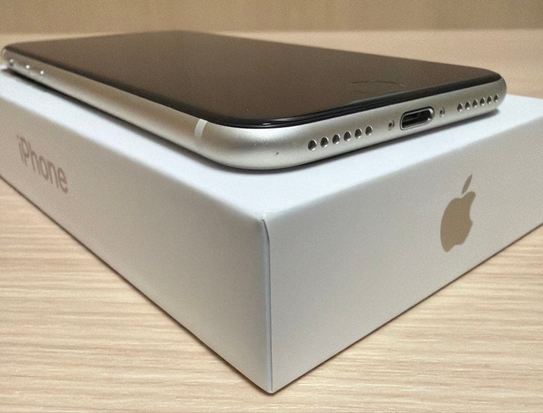 iPhoneSE 第3世代 スターライト 64GB