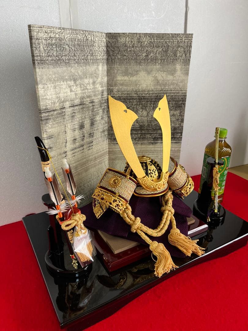 純金箔押緋縅の兜　和紙屏風セット