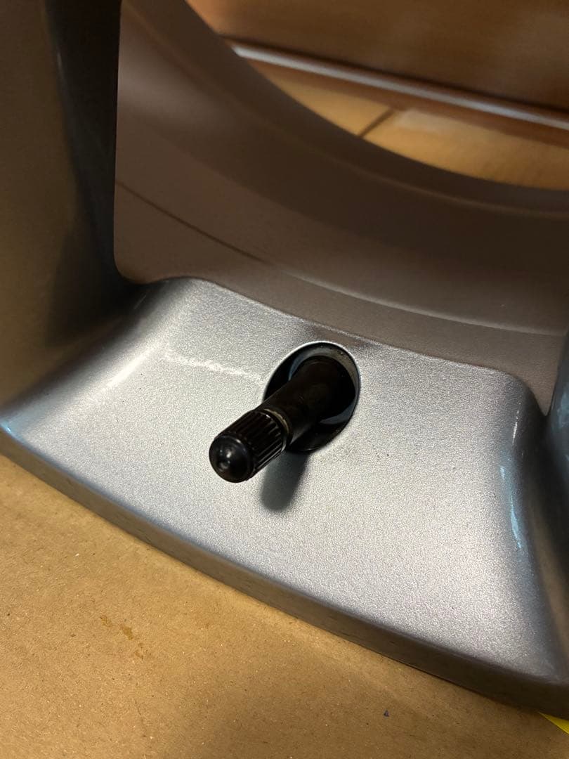 ①１０日(月)の発送となります。 waaaaCX30 純正18 4本セット