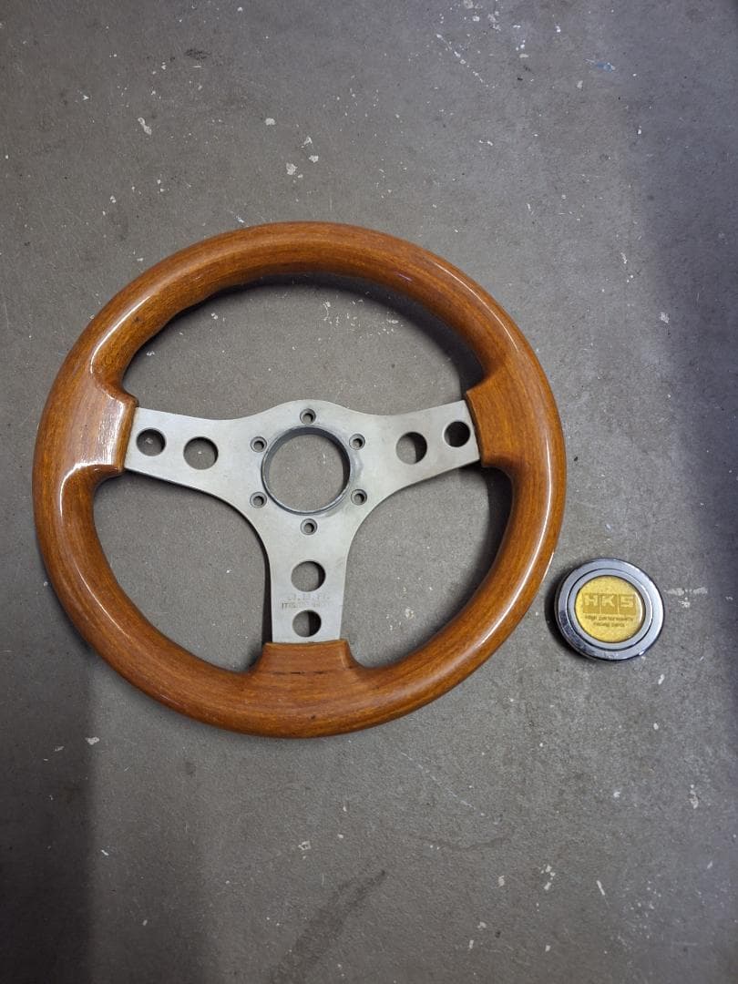 木製ステアリングホイール