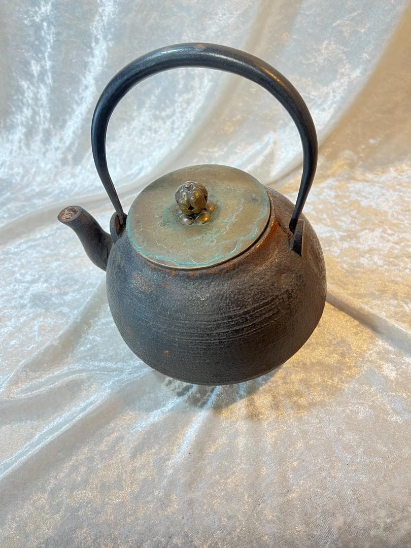 鉄瓶　蓋に龍文堂の刻印あり　銅蓋　無地