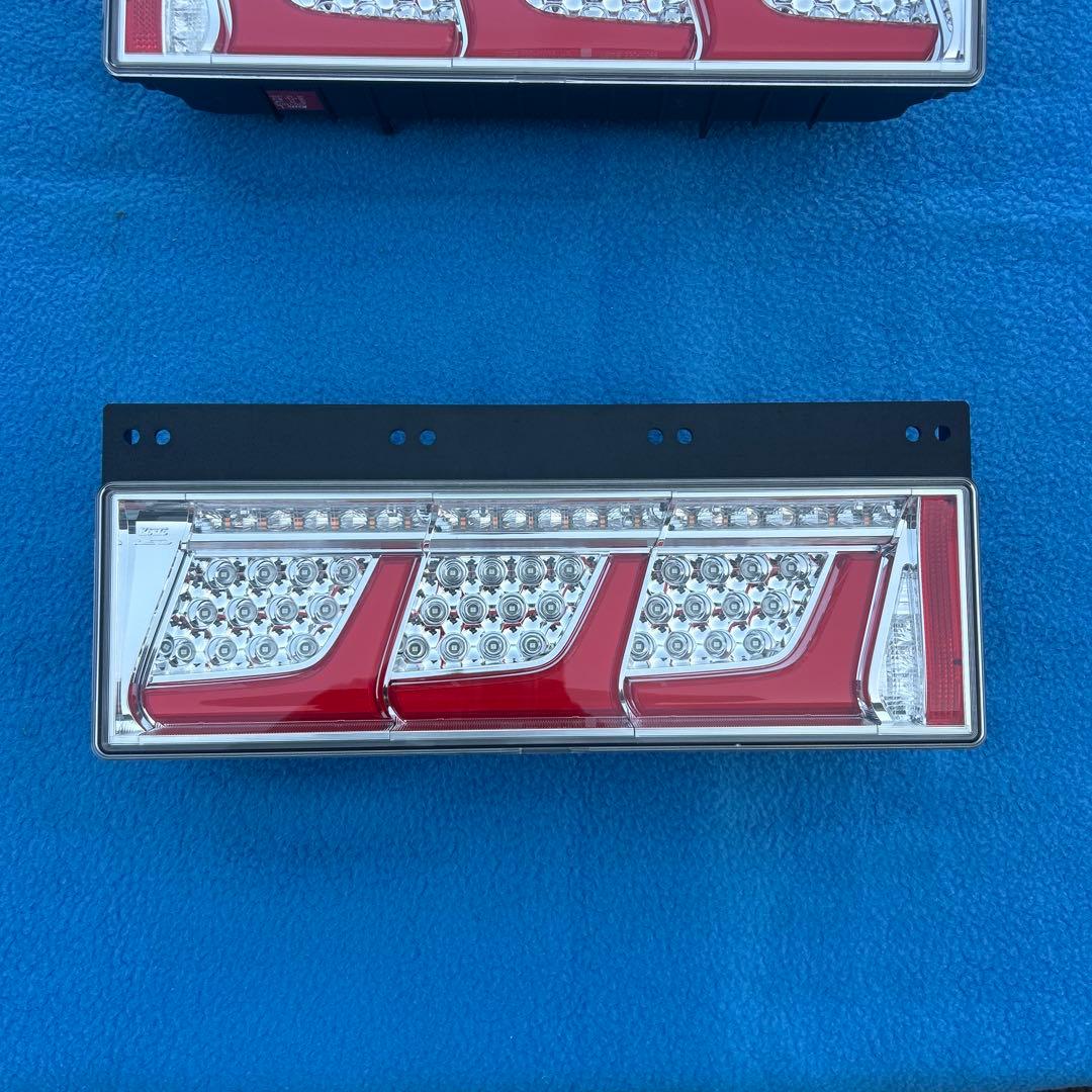 ③ 小糸LEDテールランプ 左右セット　新車外し 25W ノーマルターン