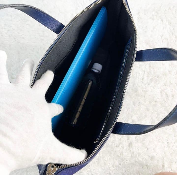 【マリエモーン】ロエベ　ニュートレド　ロゴ型押し 牛革