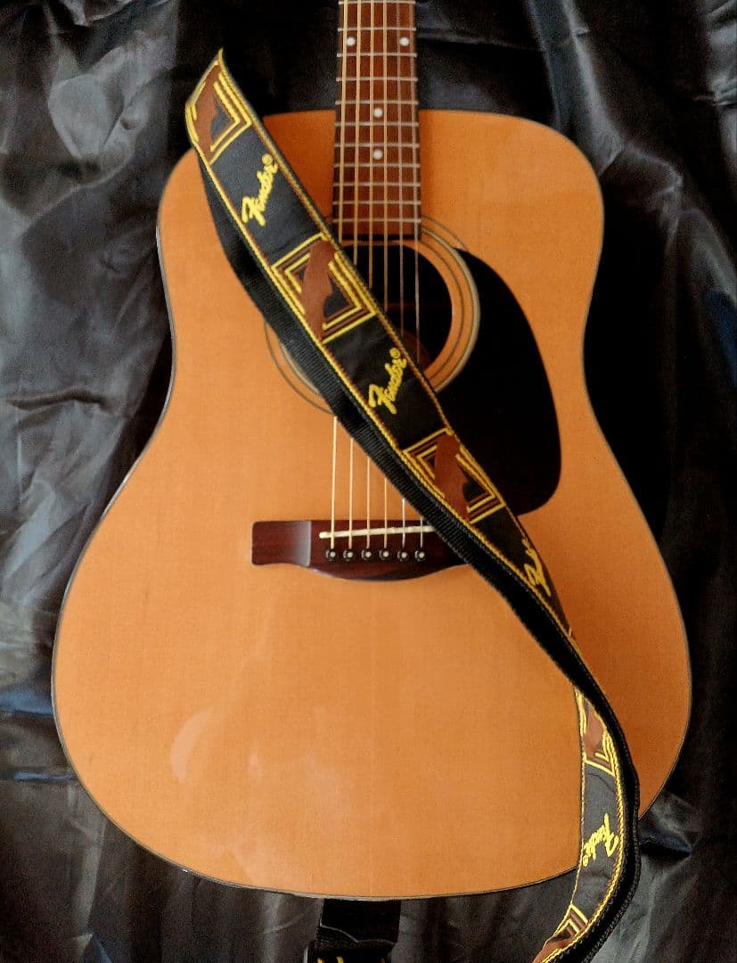 【送料込】美品　フェンダー　純正ストラップ&純正ソフトケース付　整備済み新品弦