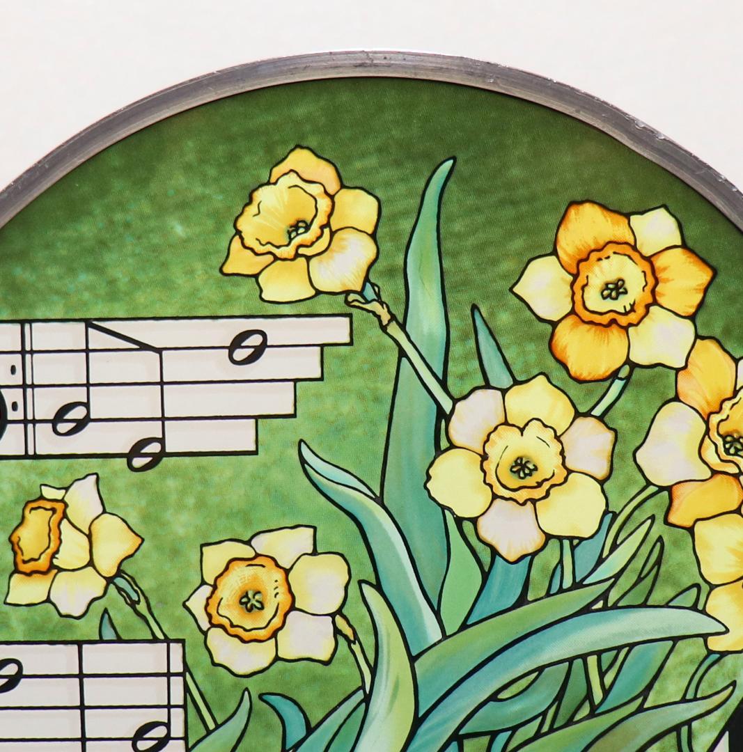 ジェーン・ポラード ヴィンテージ ステンドグラス 鍵盤と楽譜と水仙 ピアノ 音楽