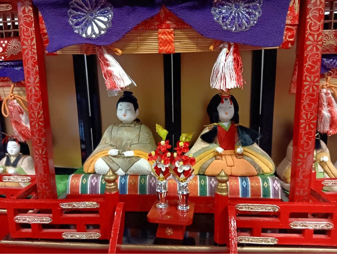【値下げ】御殿飾り木目込み人形15人と飾り 道具付き