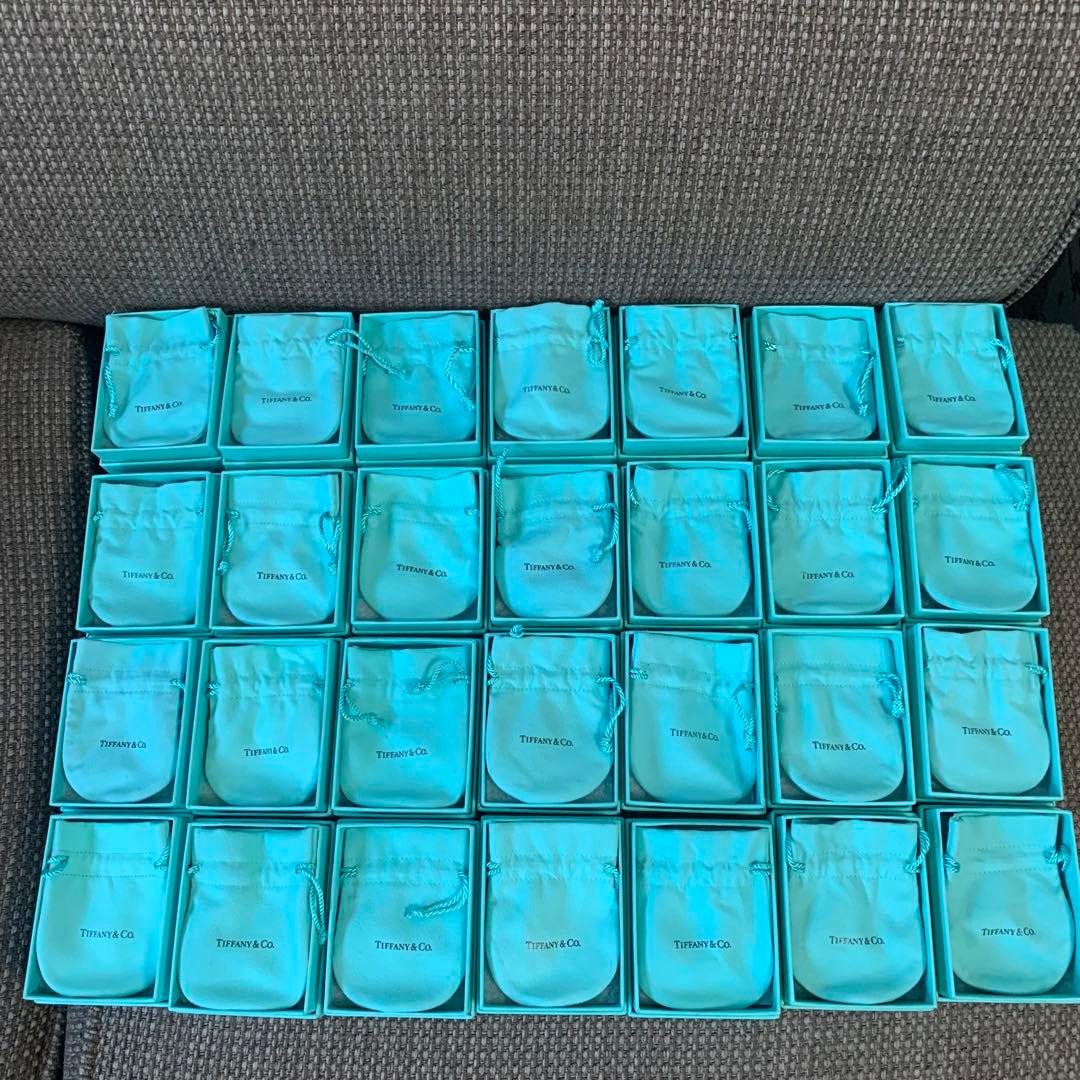 国内旧型　美品ティファニー空箱　巾着28セット