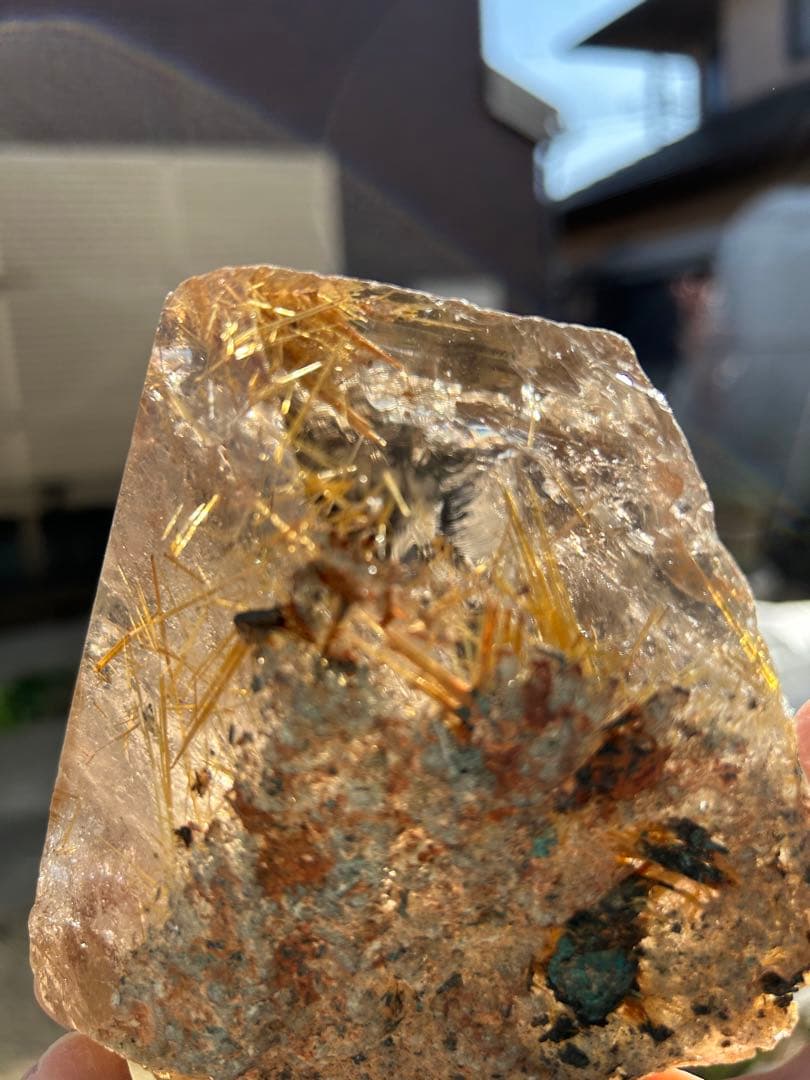 スモーキー太陽ルチルクォーツ天然石レインボー入　西に金運を