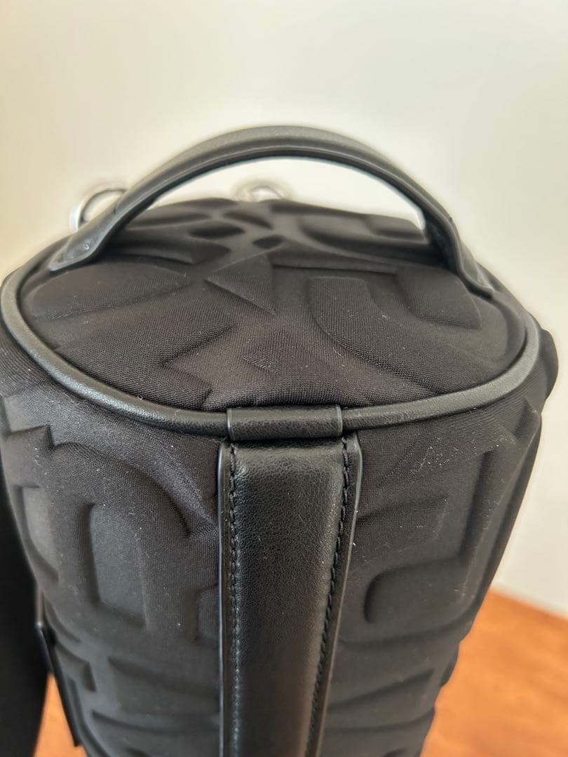 【美品】MARC JACOBS THE DUFFLE ブラックショルダーバッグ