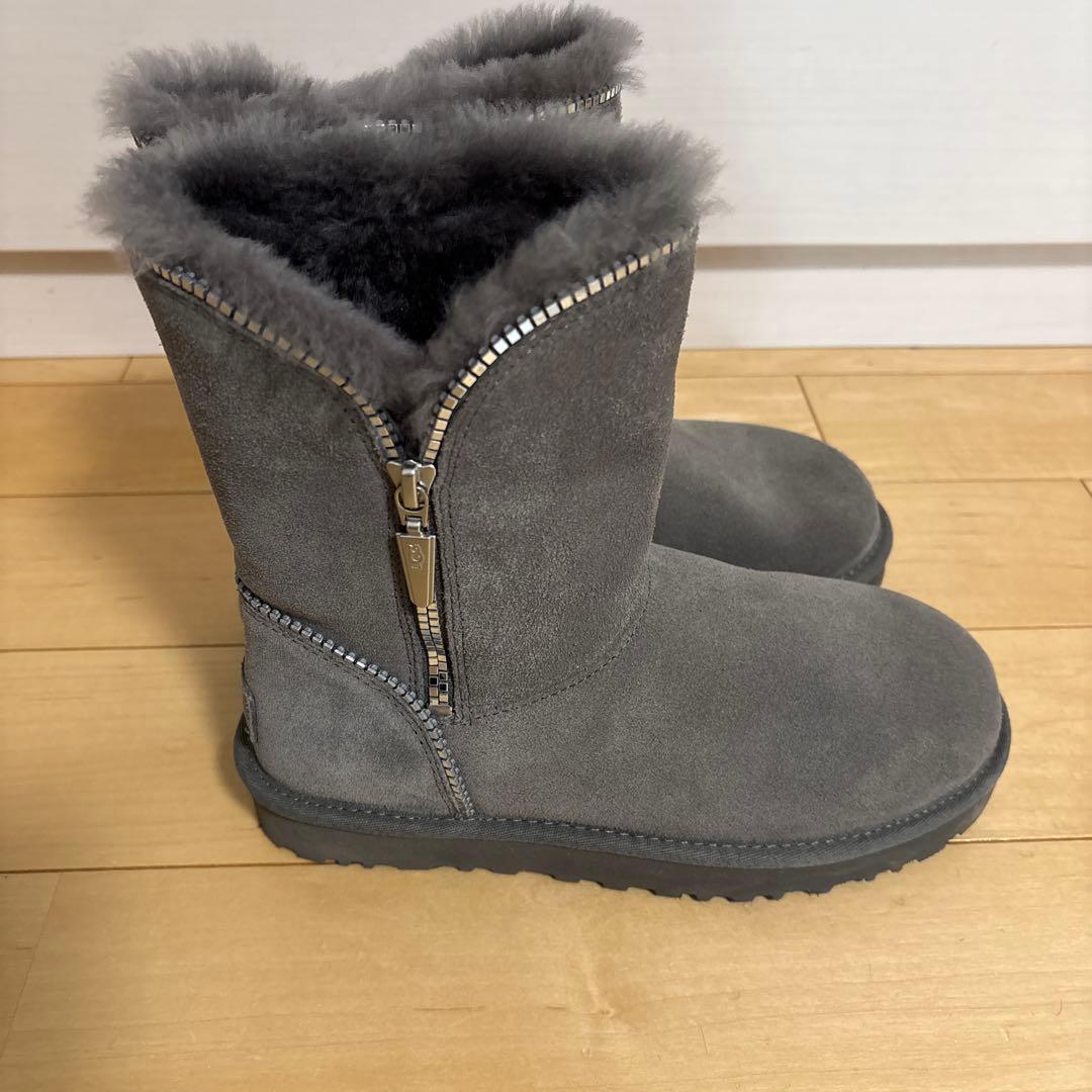UGG グレー ジッパー付き ムートンブーツ　フローレンス